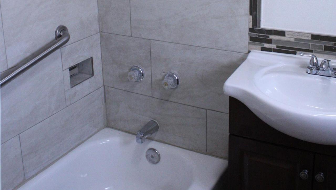 Budget Inn Онтэрио Экстерьер фото